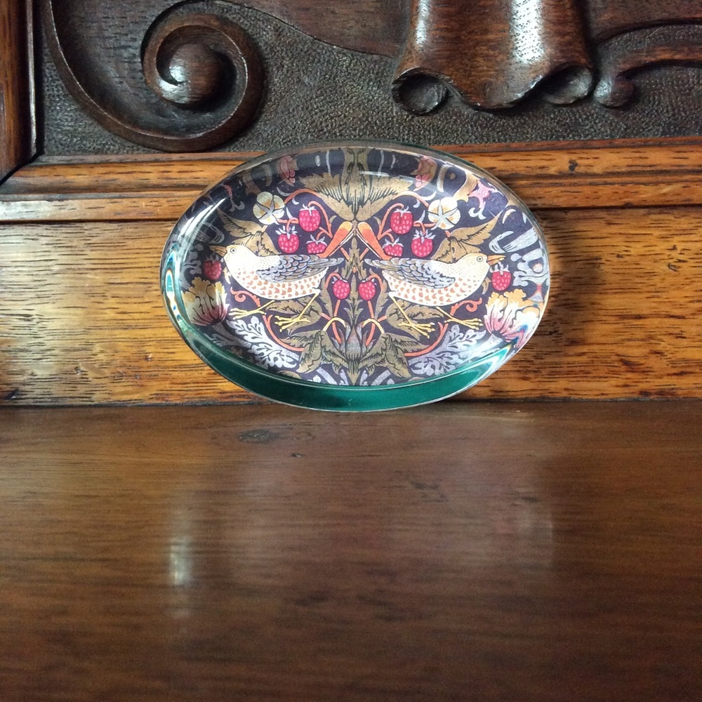 William Morris: Strawberry Thief ~ Paperweight From Past Times.